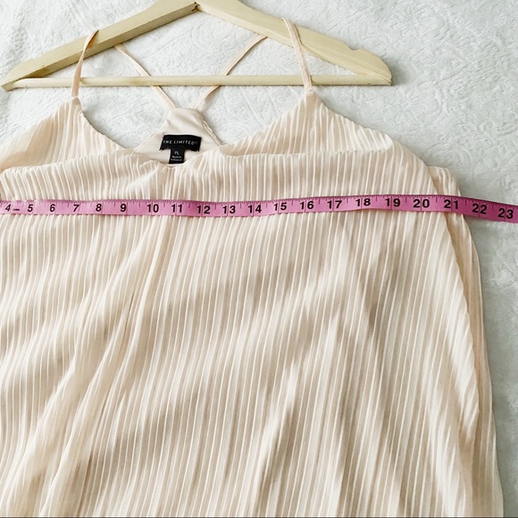 The Limited Pale Pink Pleated V-Neck Tank Top - Picture 4 of 8
